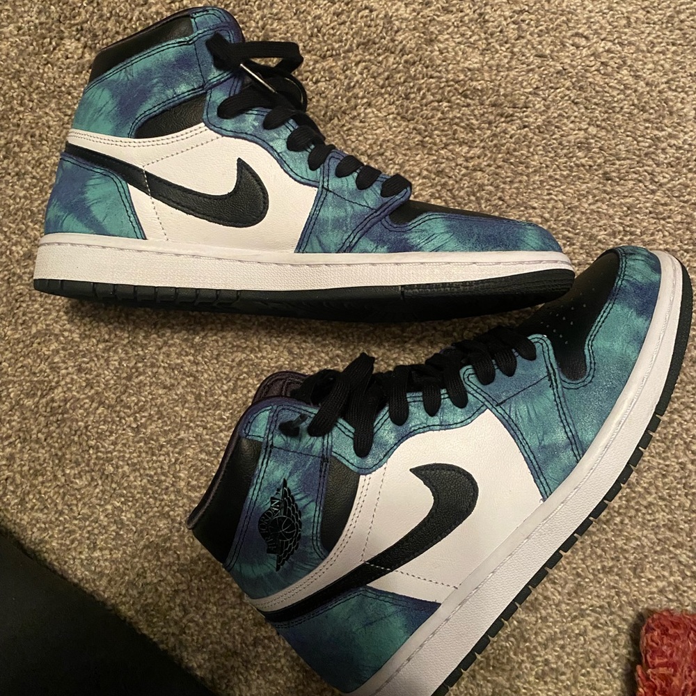 Jordan 1 Retro High. Women’s 9, Men’s 7.5.